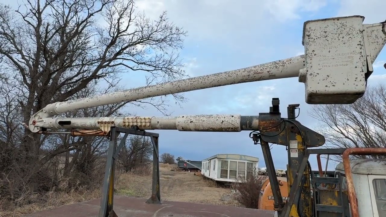 1970 International Loadstar 1600 Bucket Truck - Lot 28630 - Video 2