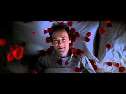 American Beauty - Petali rossi sul letto