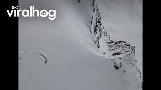 Skier Almost Caught In Monte Rosa Massif Avalanche || ViralHog