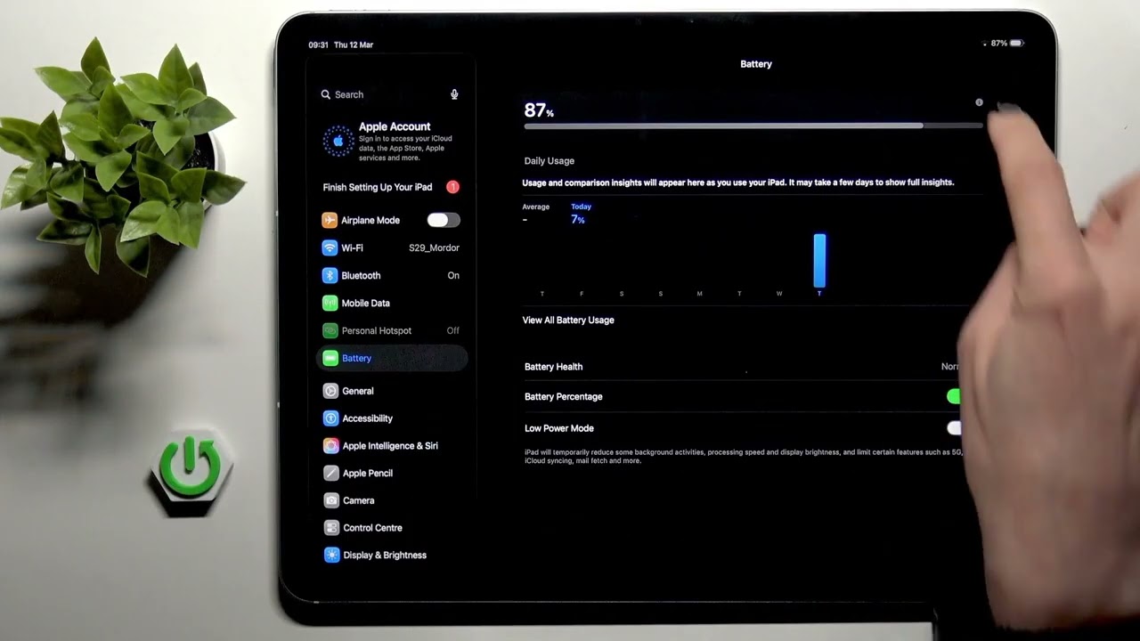APPLE iPad Air 13 (2026)でバッテリー残量を％表示する方法 - YouTube
