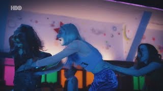 Euphoria (1x05) - Rue, Jules and Lexi riding roller skates