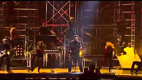 Blake Shelton Kenny Loggins - Footloose - CMA AWARDS 2011 (2)