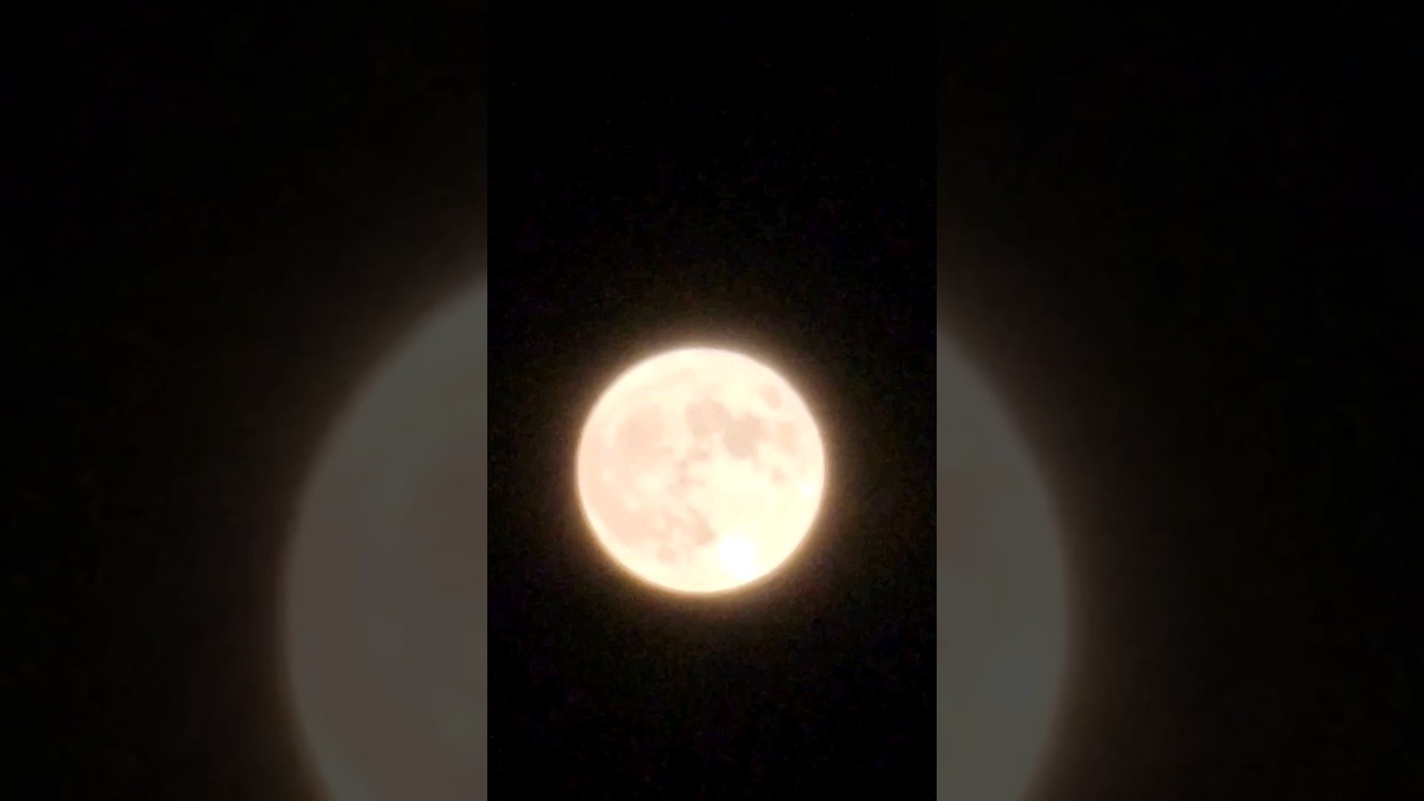 Blue Supermoon over Las Vegas. Last blue supermoon until 2037! Amazing. It was so bright! 