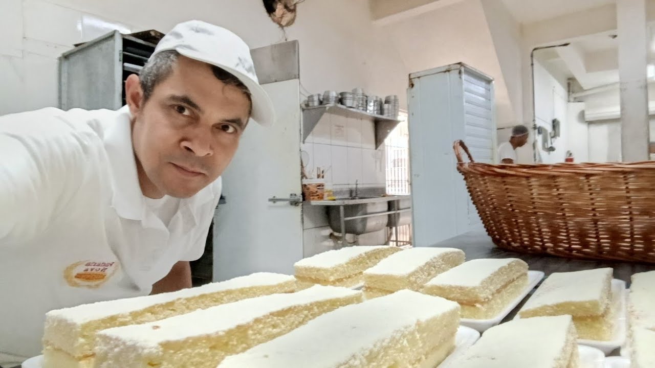 Bolo de leite ninho recheado com leite condensado