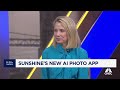 Former Yahoo CEO unveils new AI photo-sharing app