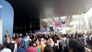 parahhh..!!! antri tiket pesawat kya antri raskin