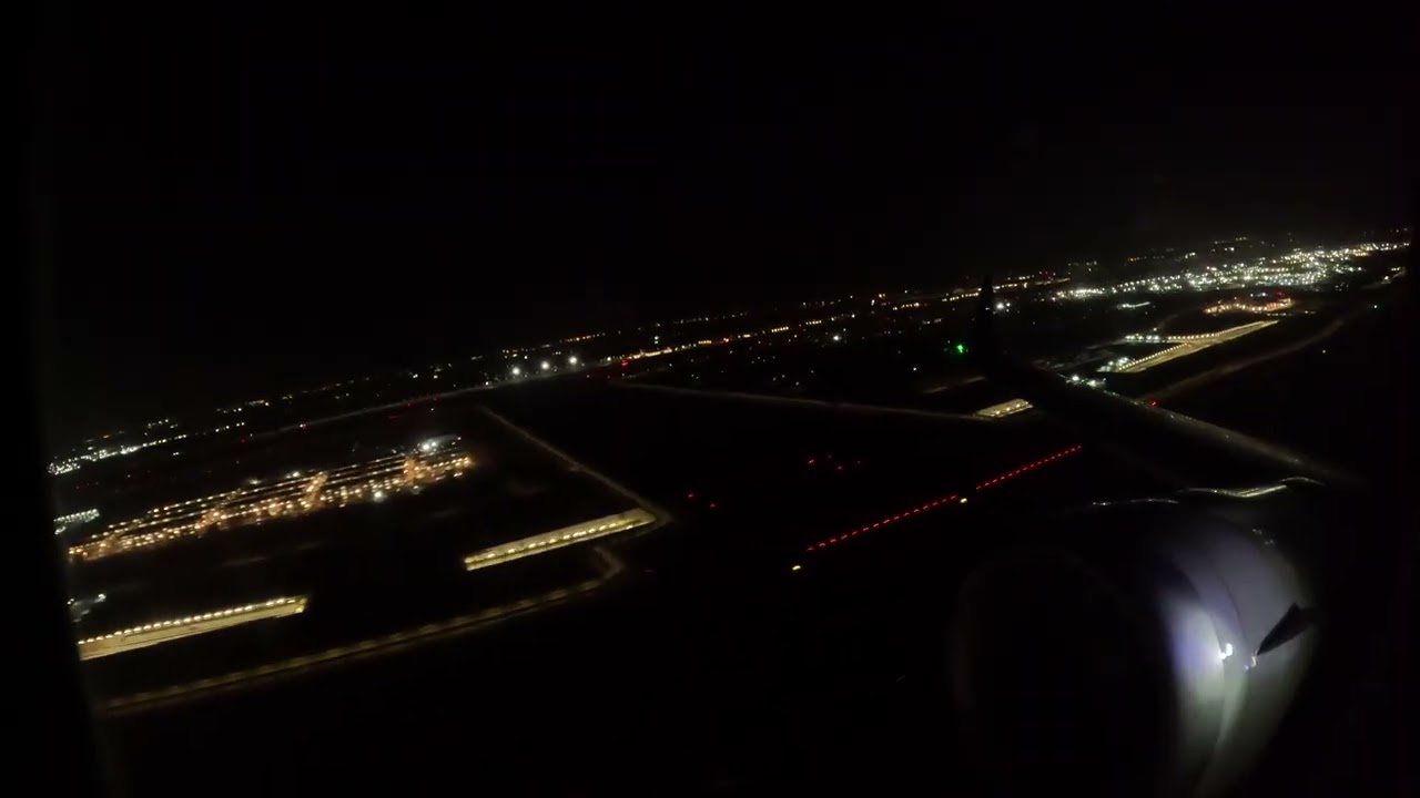 Singapore Airlines B737-8 SQ616 Takeoff from Singapore