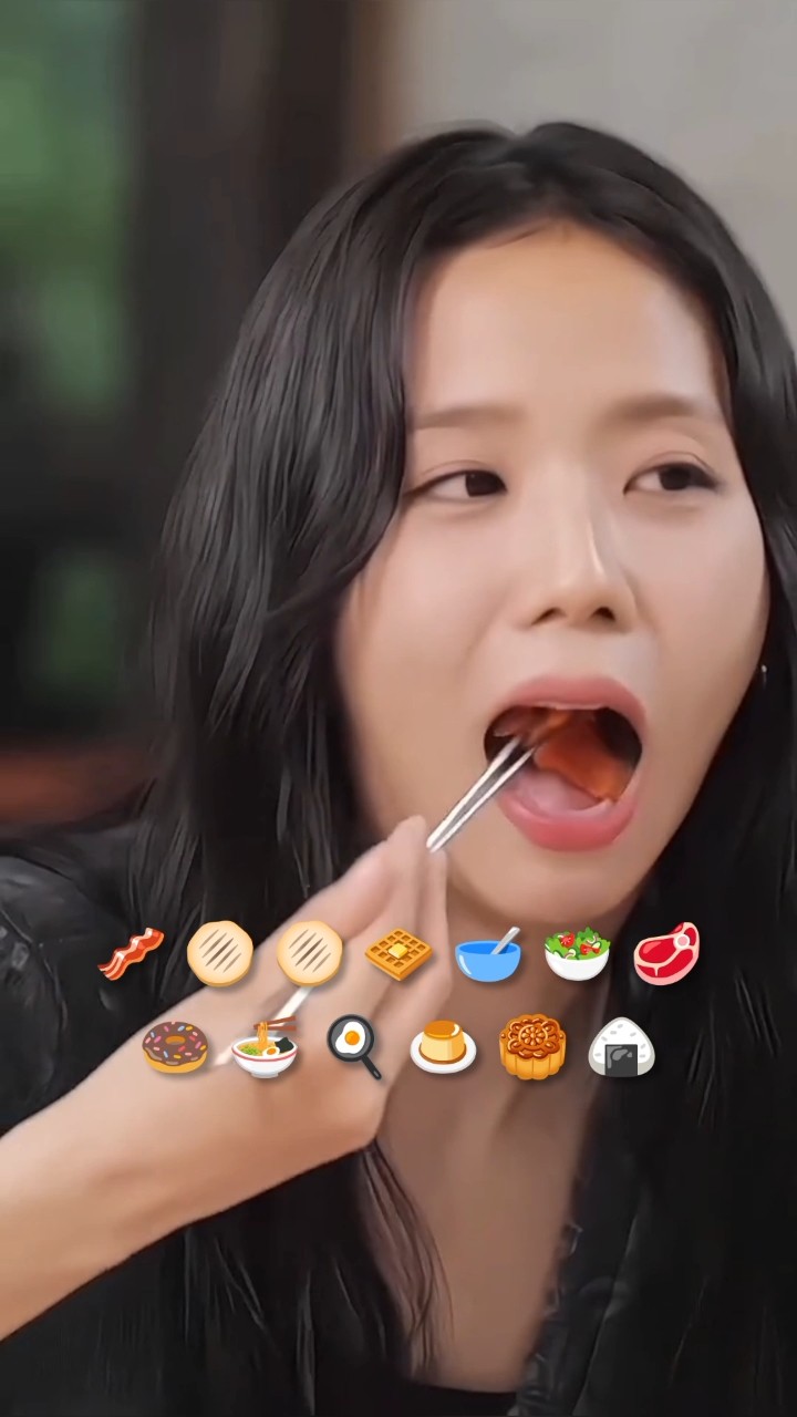 Cute ASMR EATING with JISOO ?? #jisoo #jennie #lisa #rosé #blackpink #shorts
