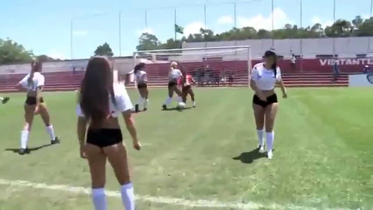 ливия гулло барселона. футбол на раздевание девушки. женский американский футбол попки. сериал про девушку футболистку. женщины футболистки в купальниках.