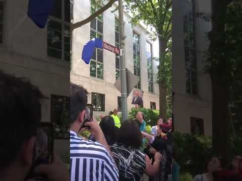 شوف كيف حقد الأمريكان حطو شارع أمام السفارة السعودية باسم جمال خاشقي