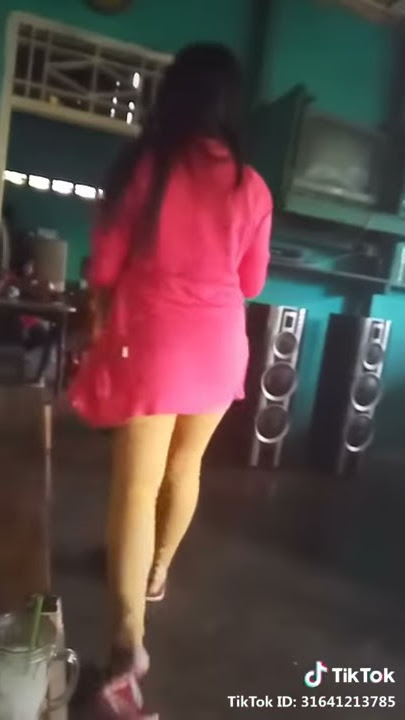 Viral bokong semok tante penjaga warung