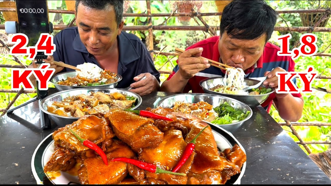 Trận Đấu 12 Phút Quá Thú Vị __ Ăn 4,2 Ký Bún Vịt Khìa Nước Dừa | ATĐQ