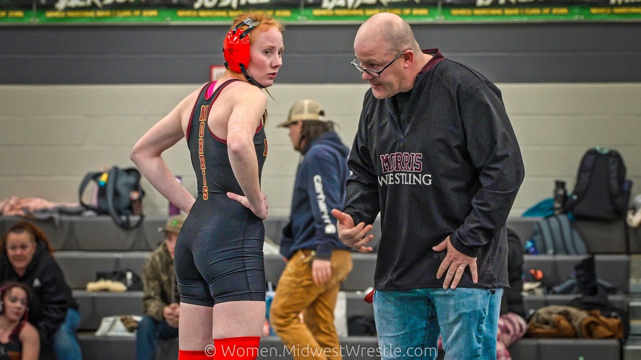 115 – Kiely Domyancich {G} of LaSalle Peru IL vs. Makinsi Martin {R} of Morris IL