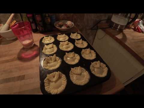 Making Mince Pies!! - 2016 VLOGMAS DAY 23!