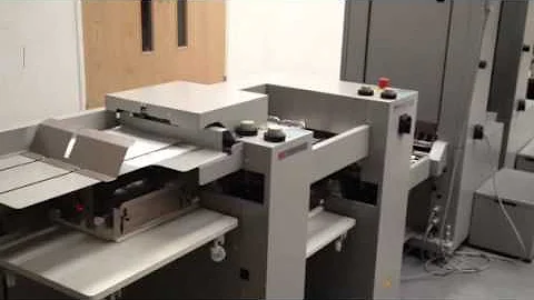 UHD Horizon 2001 VAC-100a+m collator with ST-60 tandem stacker