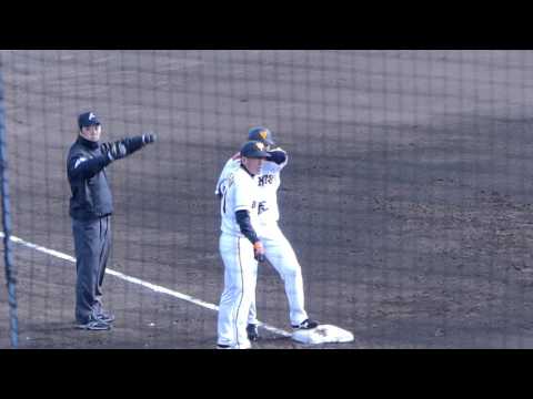 2017-03-11 巨人 中井大介、一塁線を鋭く抜くツーベースヒット！