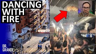 Download Lagu Bezoekers dansen en filmen terwijl een met sterretjes aangestoken vuur door een Zwitserse nachtcl... MP3