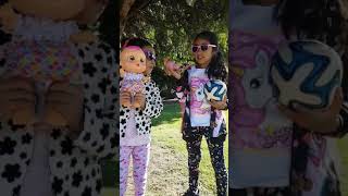 Sami Con Su Prima Lu En El Parque.