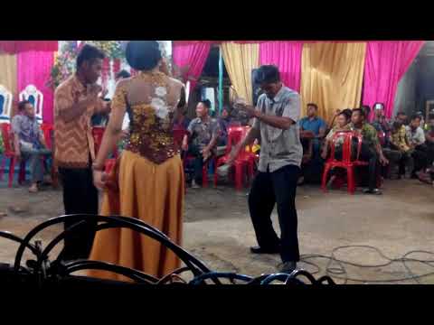 Aksi joget lucu dalam lagu sayang Aksi joget lucu dalam lagu sayang
