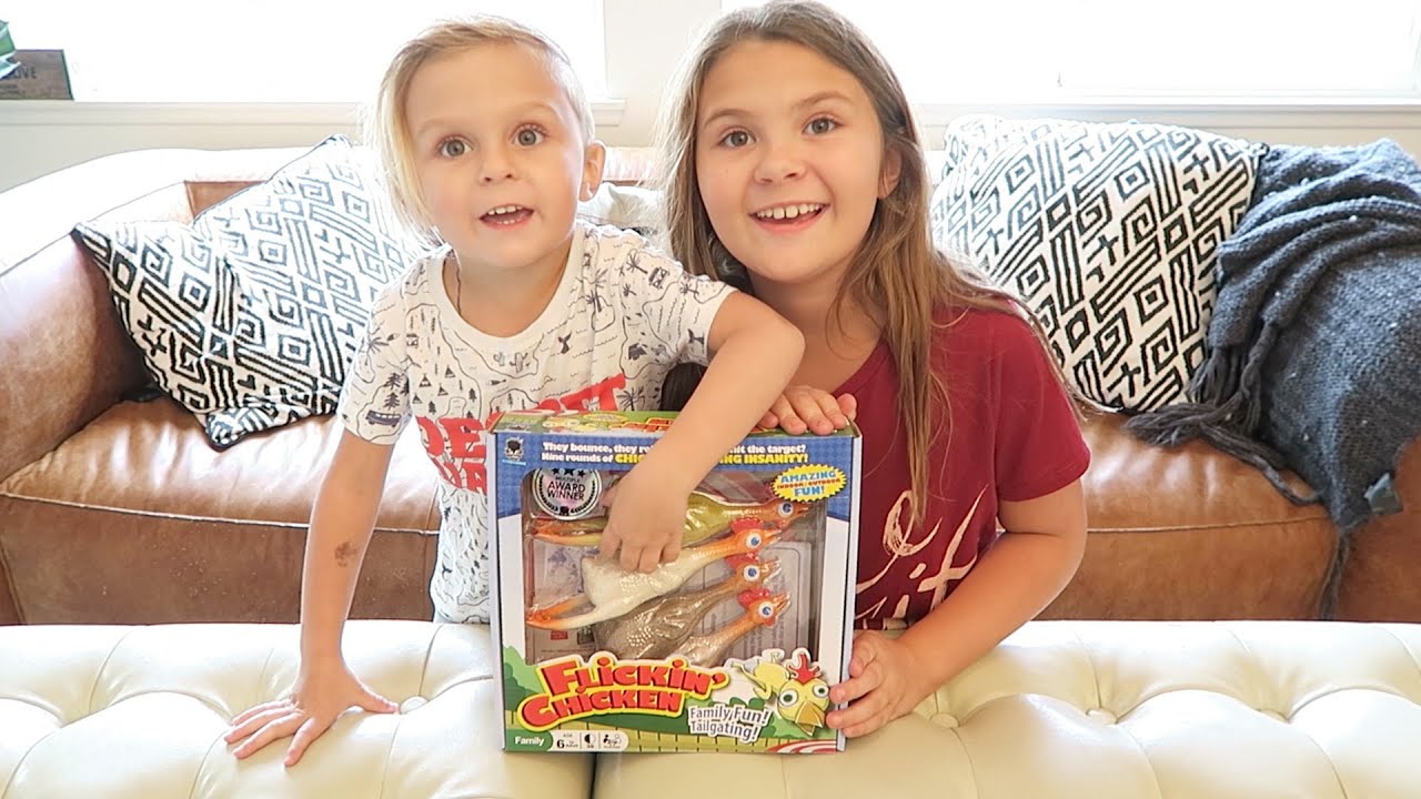 Flicken' Chicken Family Game Surprise! - Caspians Corner - Slyfox Family