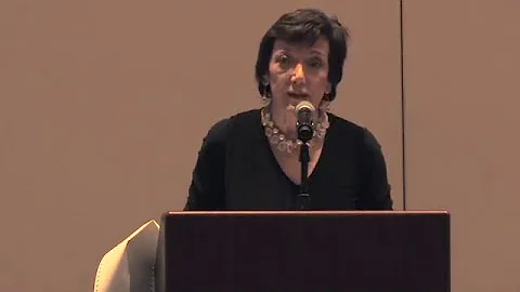 Nina Thomas, Ph.D., ABPP, CGP Accepts the 2016 Soc...