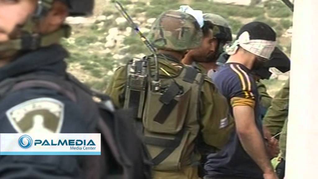 حملة اعتقالات ومداهمات في قريه دير سامت قرب الخليل صباح اليوم الخميس 24-4-2014