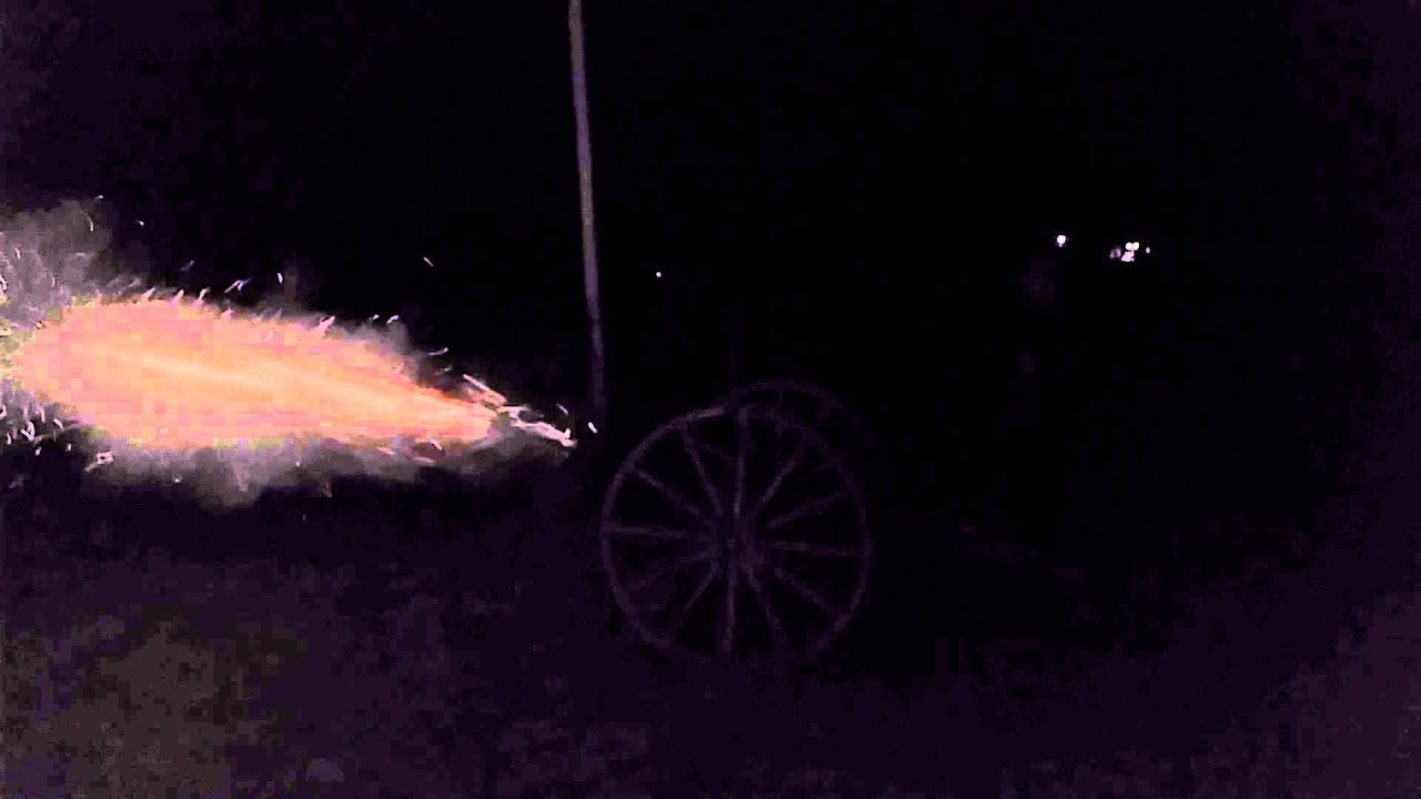 Slaget har inletts! Skjuter kanon