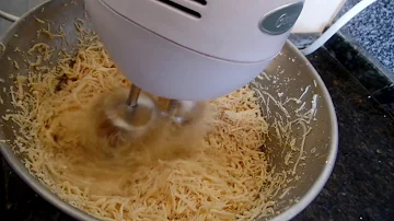 Como desfiar a carne seca na batedeira?