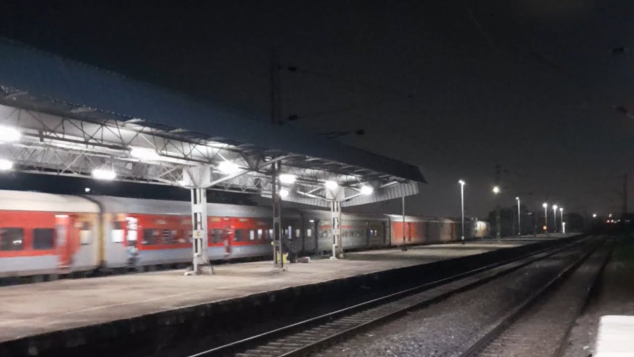 18046 East Coast Express (Charlapalli-Shalimar). Indian Railways