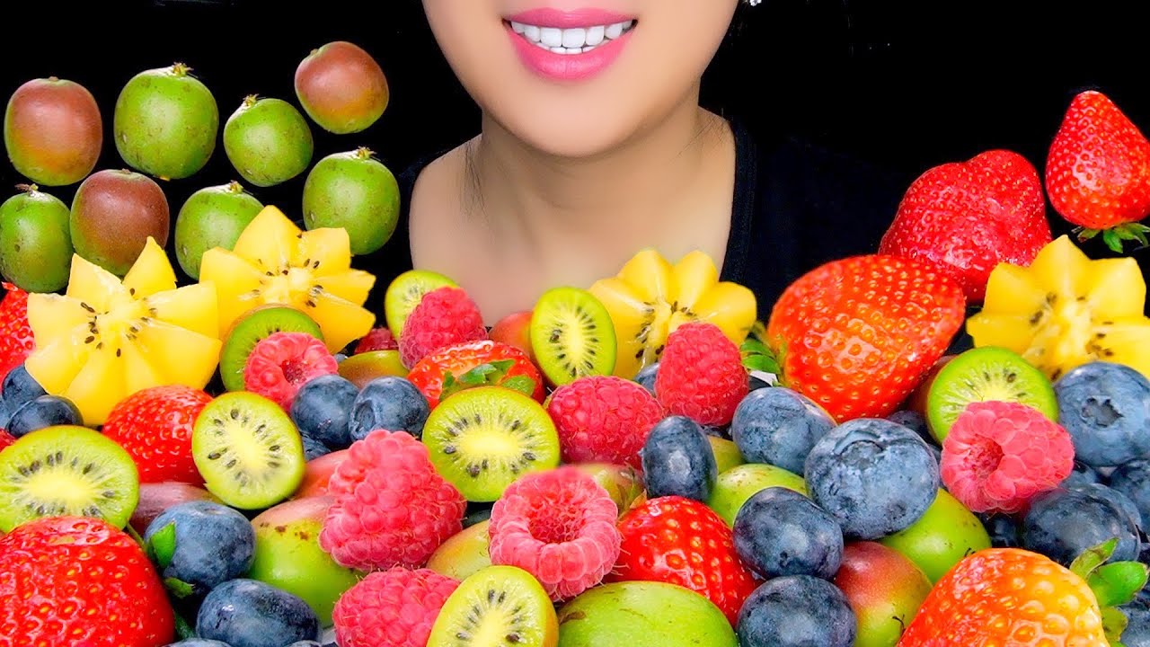 KIWI BERRIES STRAWBERRIES BLUEBERRIES COLORFUL FRUITS PLATTER ASMR | ASMR EATING SOUNDS |TracyN ASMR