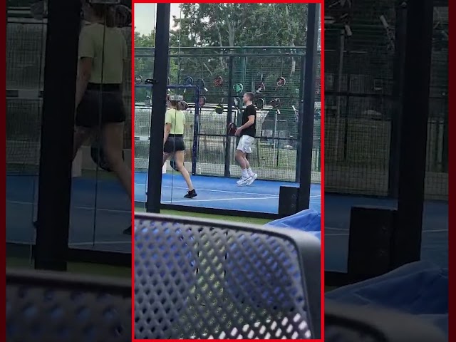 Viktor Živojinović igra padel na Adi