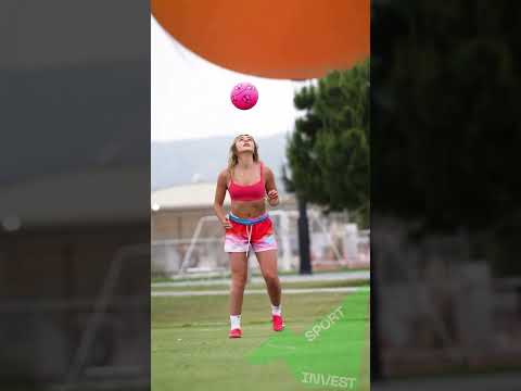 Jessica Vincent’s Freestyle Football Flow #sportinvest #football #womeninsports #beautifulgirl