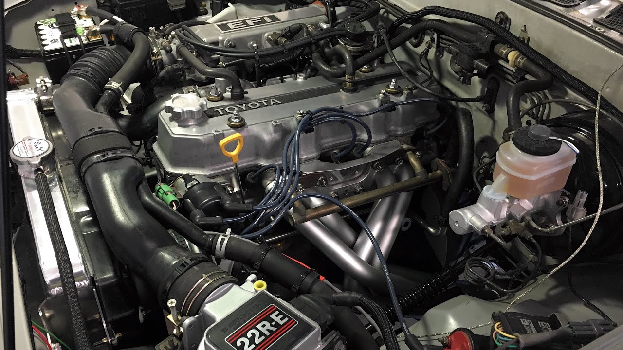 Starting the 22RE 1990 2WD Toyota Pickup w/ Champion aluminum radiator ...