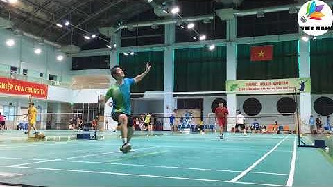 Số 1 Việt Nam Nguyễn Tiến Minh tập luyện cùng tay vợt trẻ Hồ Chí Minh