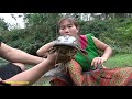 Ethnic girl builds a simple fish trap to catch big fish | Survival Skills