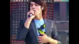 Jonas Brothers - When you look me in the eyes (live)