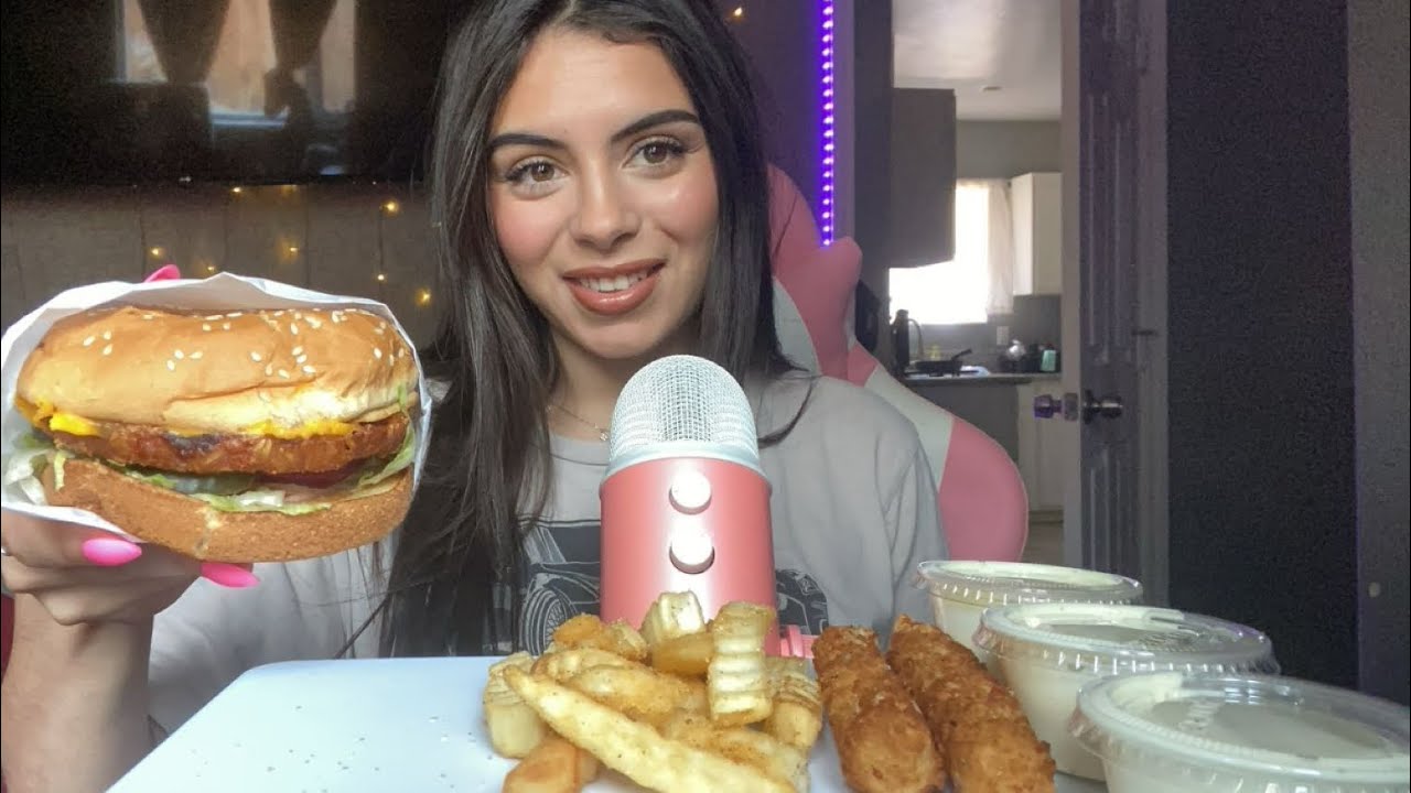 Asmr mukbang en español|| hamburguesa con papas y mozzarella sticks🍔🍟