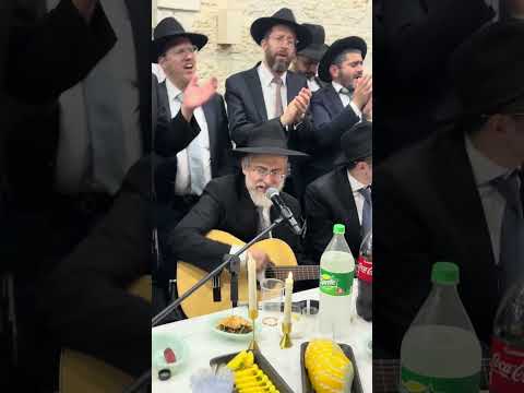 הודו לה' כי טוב - ר' הלל פלאי שר יחד עם ראשי ורבני דרשו בסוכתו של נשיא דרשו הגר"ד הופשטטר