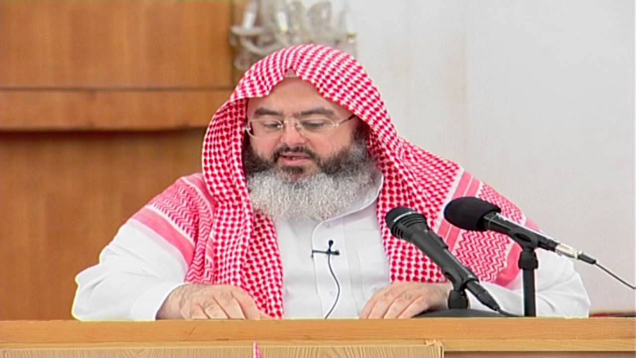 ما حكم وضع اليد اليمنى على اليسرى في الصلاة ؟