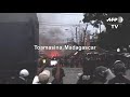 Madagascar: incidents violents entre police et manifestants anti-confinement | AFP Mp3 Song