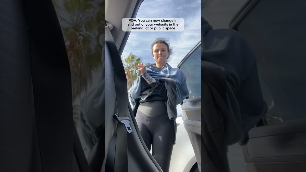 Say goodbye to unwanted flashes with our cosiest changing poncho ever! 🏄🏻‍♀️ 