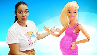 Spielspaß mit Barbie. Valeria und Kate helfen der schwangeren Barbie. Puppen Video auf Deutsch