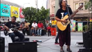 PUTERI DI PINTU MAHLIGAI (iklim) dari sentuhan busker