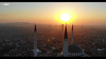 Wie heißt die älteste erhaltene große Moschee in Istanbul?