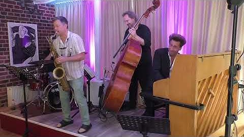 Bisesis in Café Arte