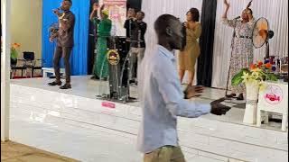 Powerful Praise Songs (In E Nyasaye Maduong',  Mor,  Iluoungi ni Nyasaye)
