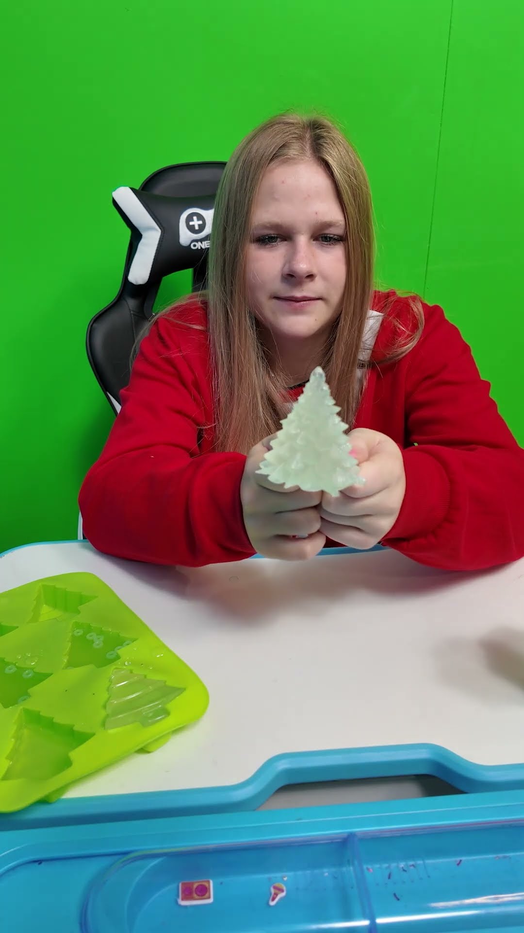 Assistant Crafts DIY Color Changing Christmas trees from Resin #FamilyFun #HolidayScience