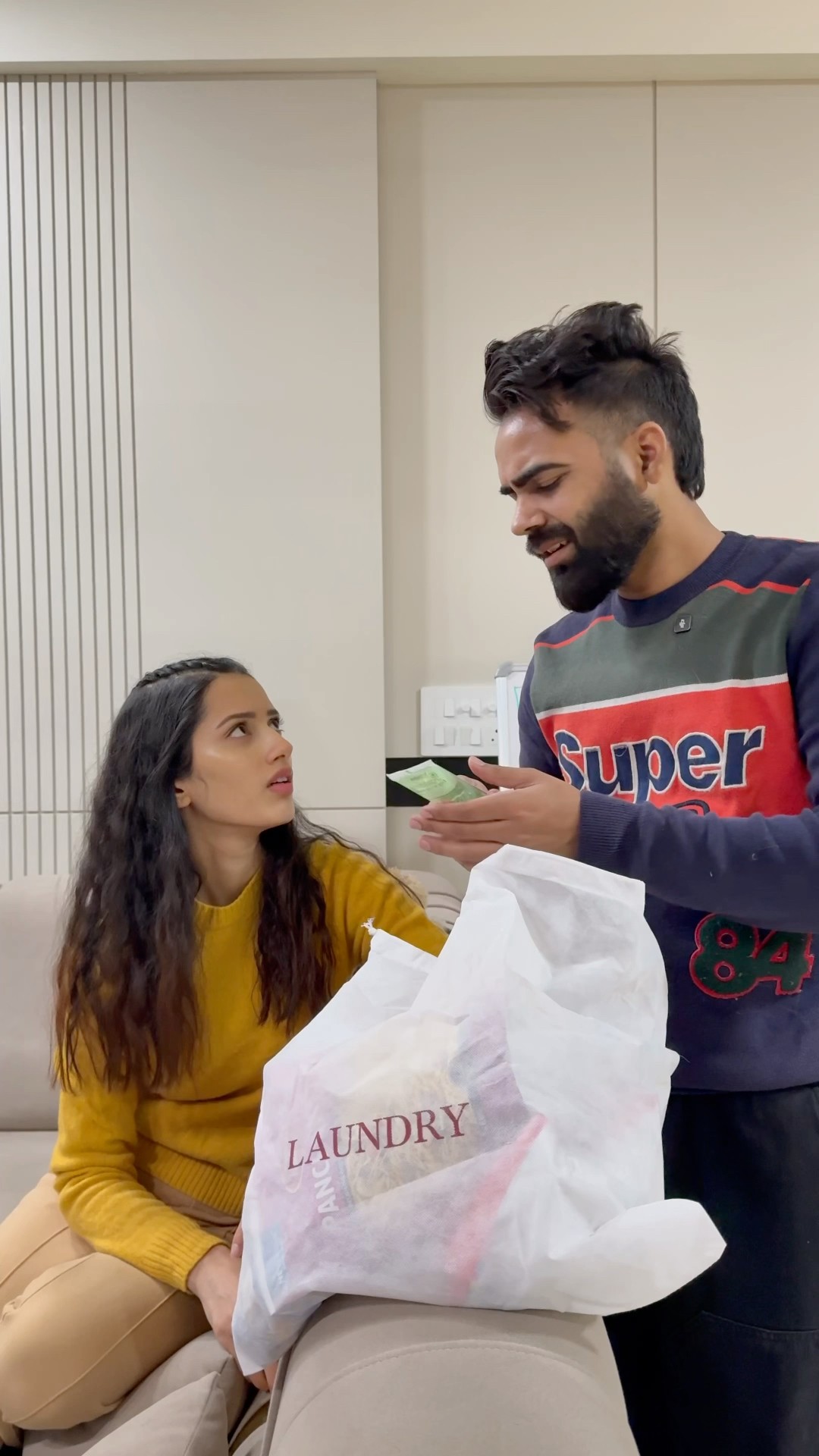 Yeh kya utha laya main ? #funny #trending #comedy #neetubisht #shorts #trendingshorts
