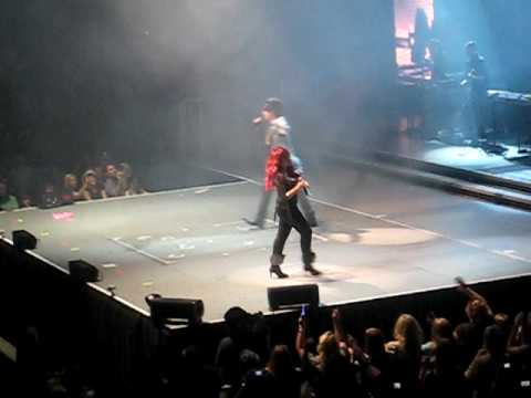 Adam Lambert and Allison - Slow Ride - 8-29-09 St....