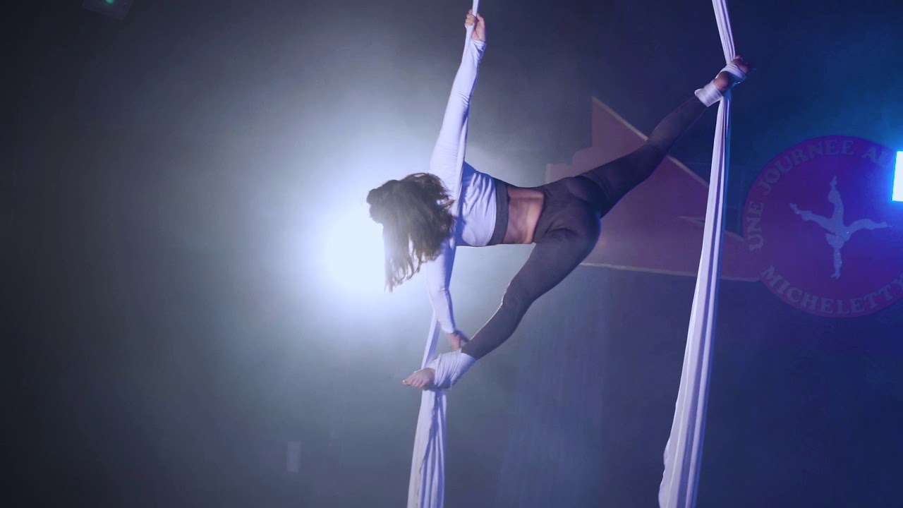 Vidéo Spectacle Tissu Aérien - Artiste Aérienne LunaMaud - Vidéaste Entreprise Yvelines